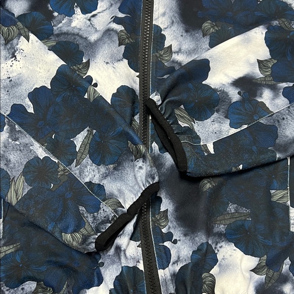 Zyia Active Pro Trainer full-zip jacket in a blue and black floral pattern./ L - Picture 3 of 11
